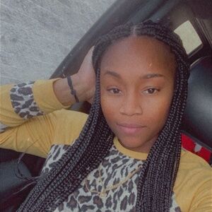 Meet your Posher, Alexis